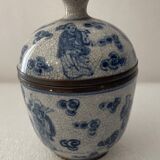 Pot couvert en porcelaine craquelée de Chine muni de la marque Jiaqing
