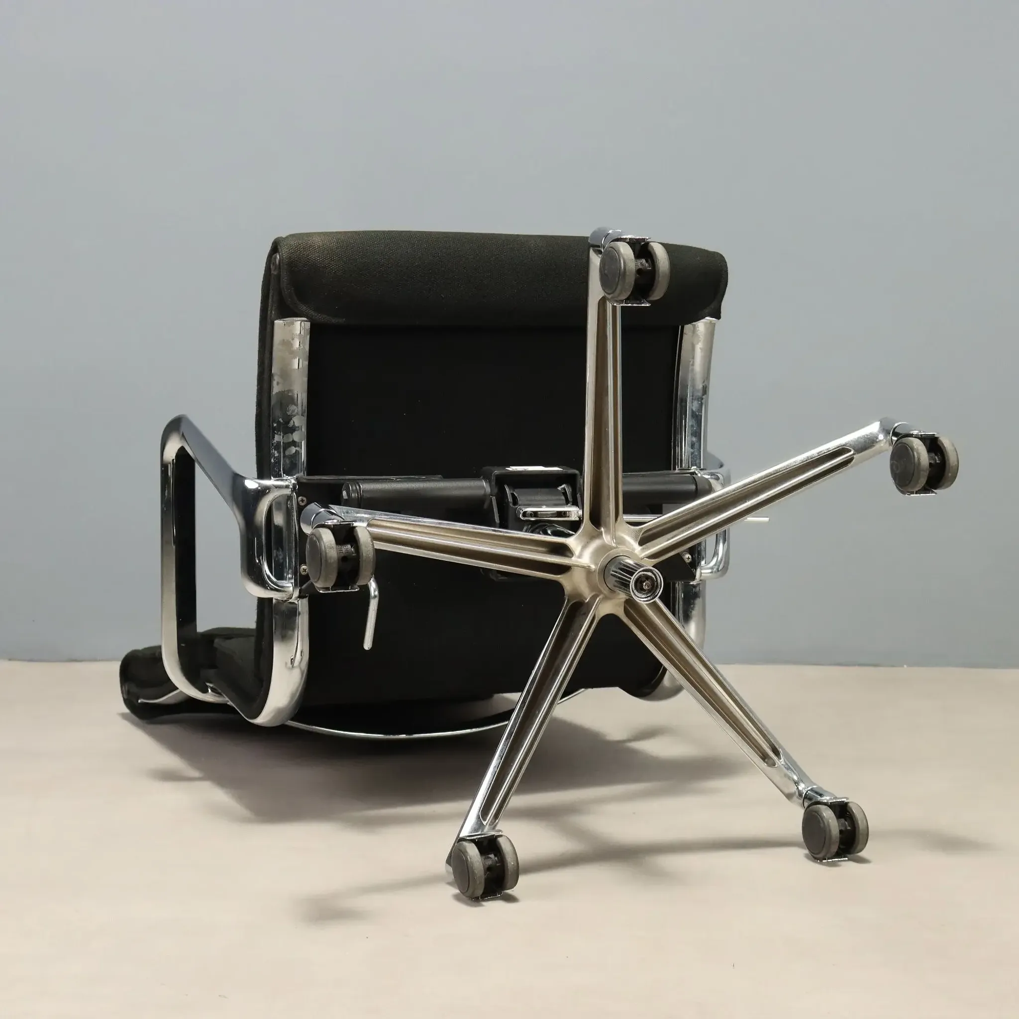Vintage office chair ICF design Eames aluminium Italy 1970s
