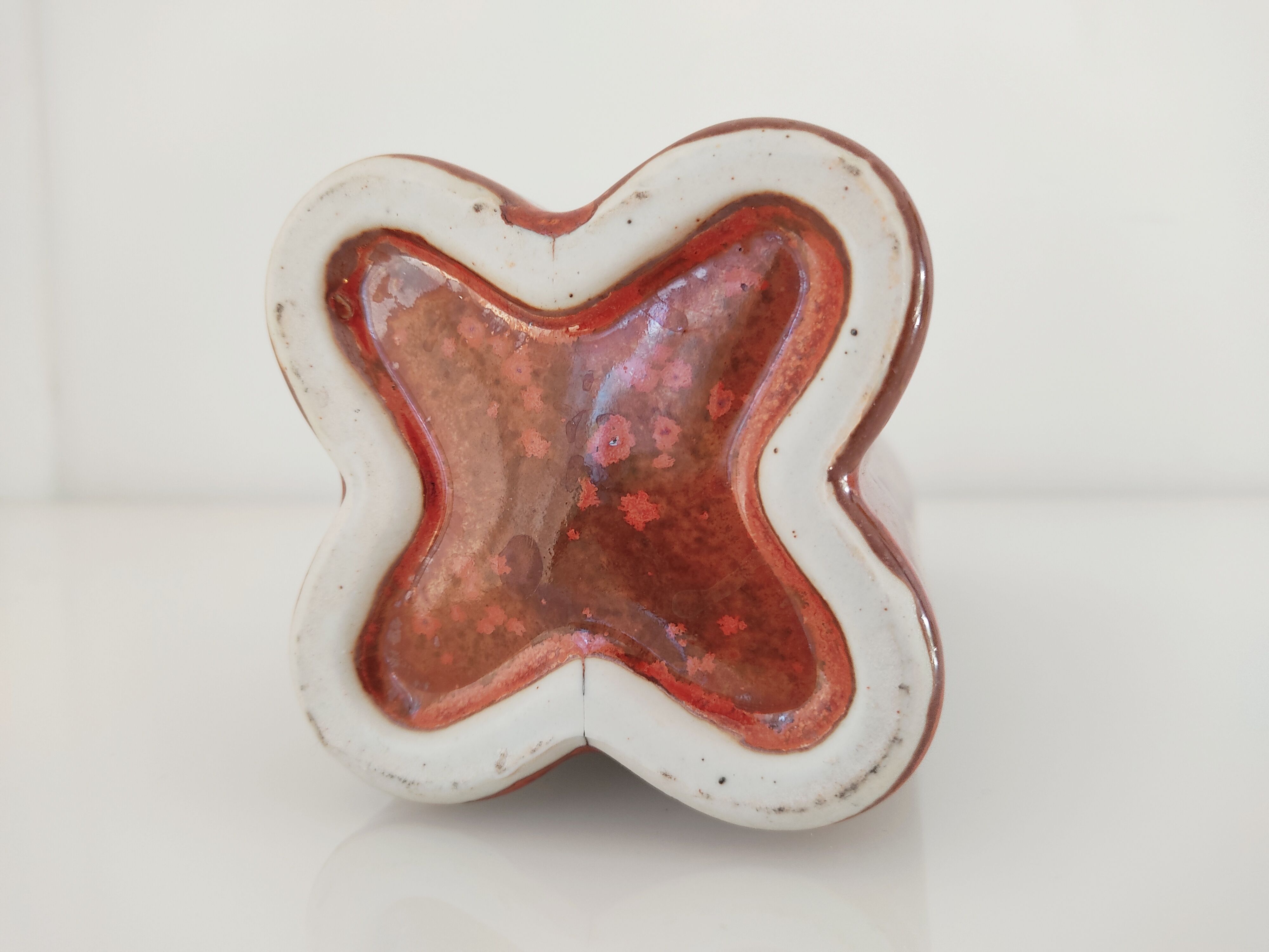 Quadrilobe red ceramic vase