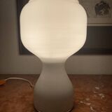 Lampe de table en verre opalin blanc Massive années 70