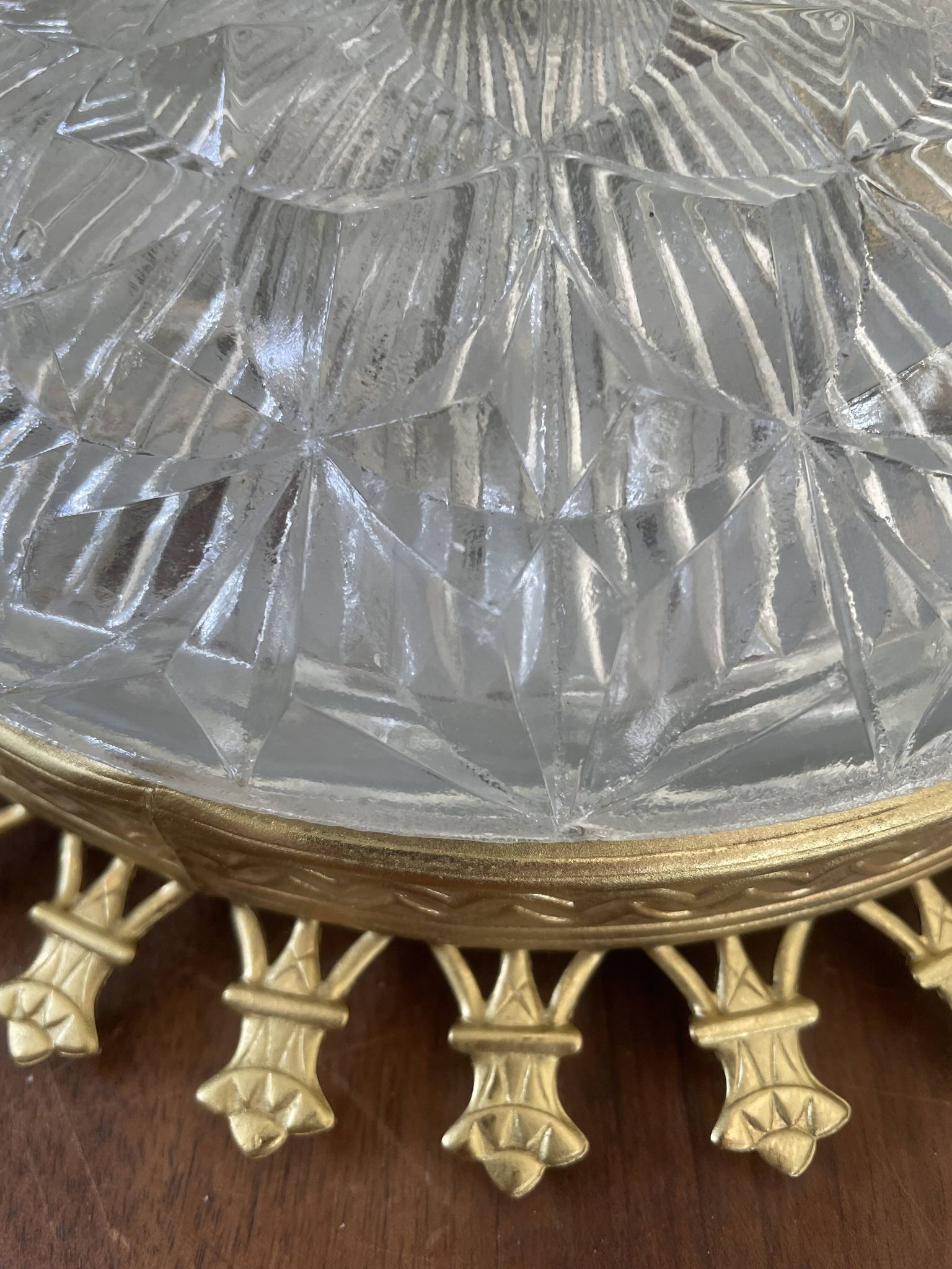 Plafonnier vintage verre taillé et métal doré