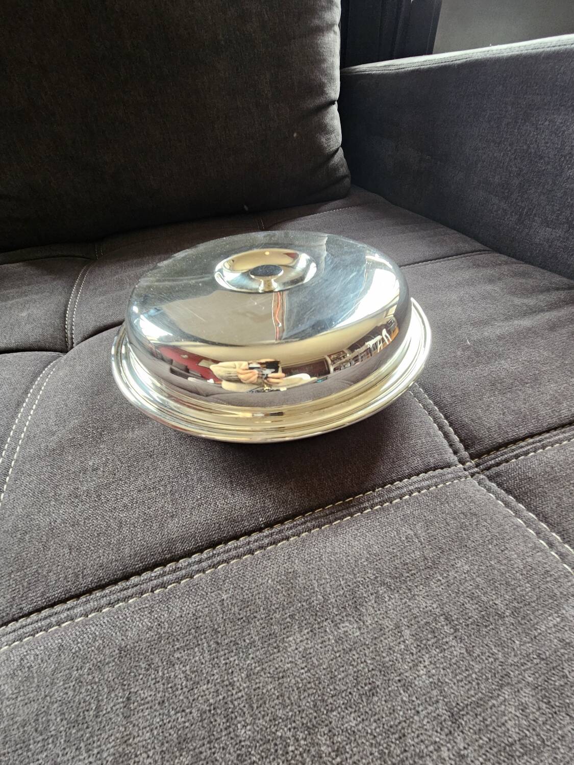 Dish with 3 compartments and lid