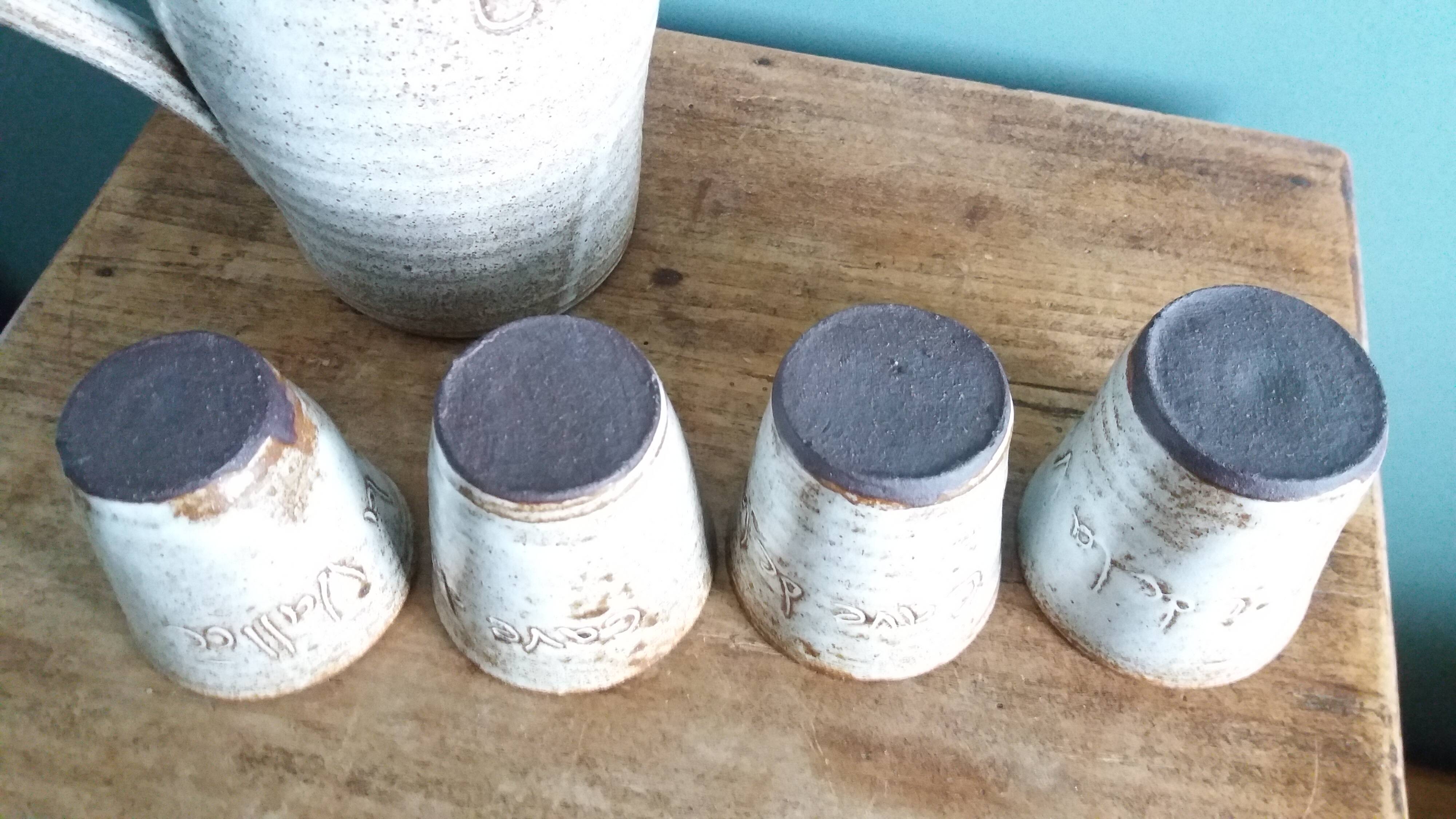 Pichet et 4 verres en grès émaillé signé, Aizenay Vendée