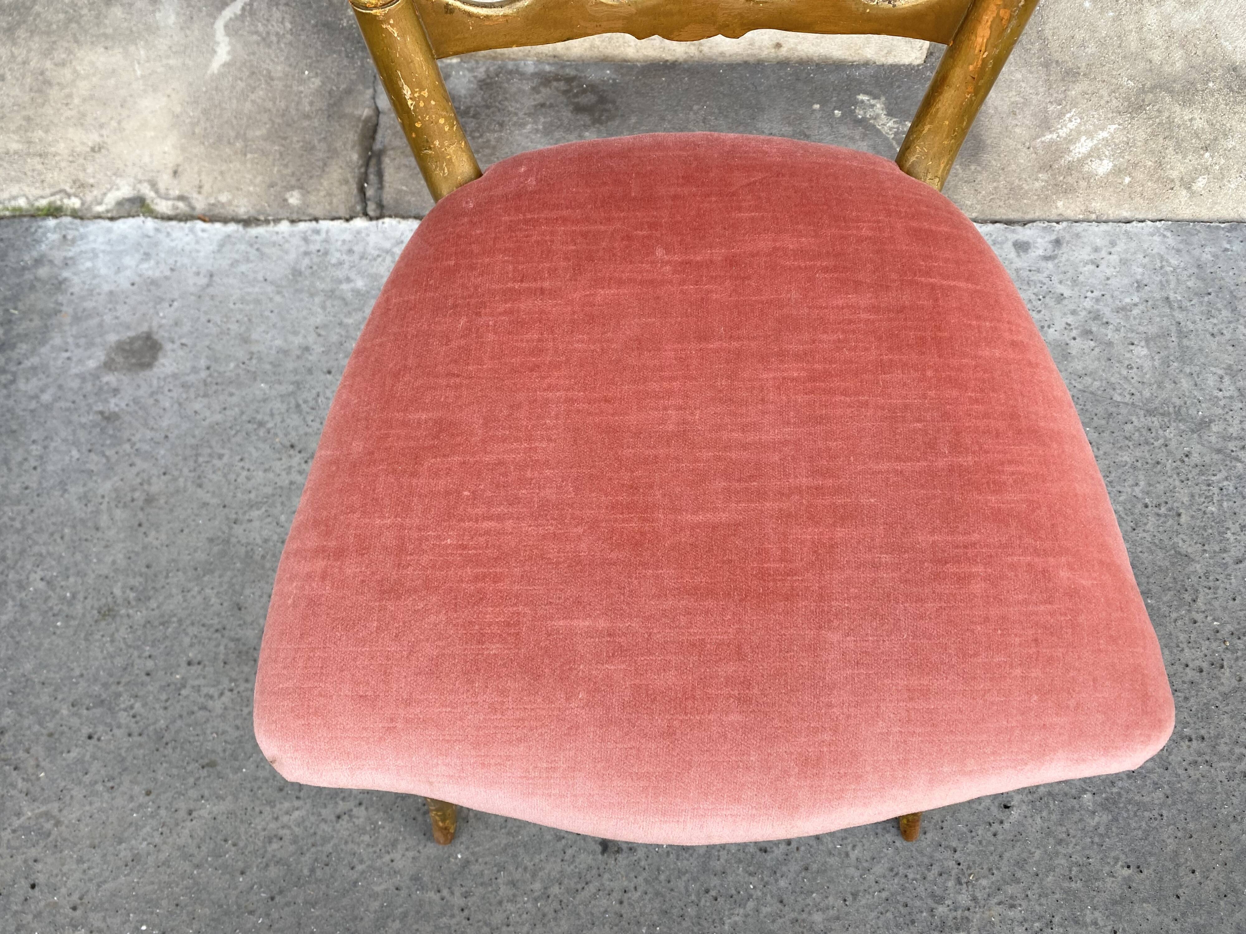 chaise Napoléon III en bois doré et velours rose, chaise ancienne Chiavari en bois
