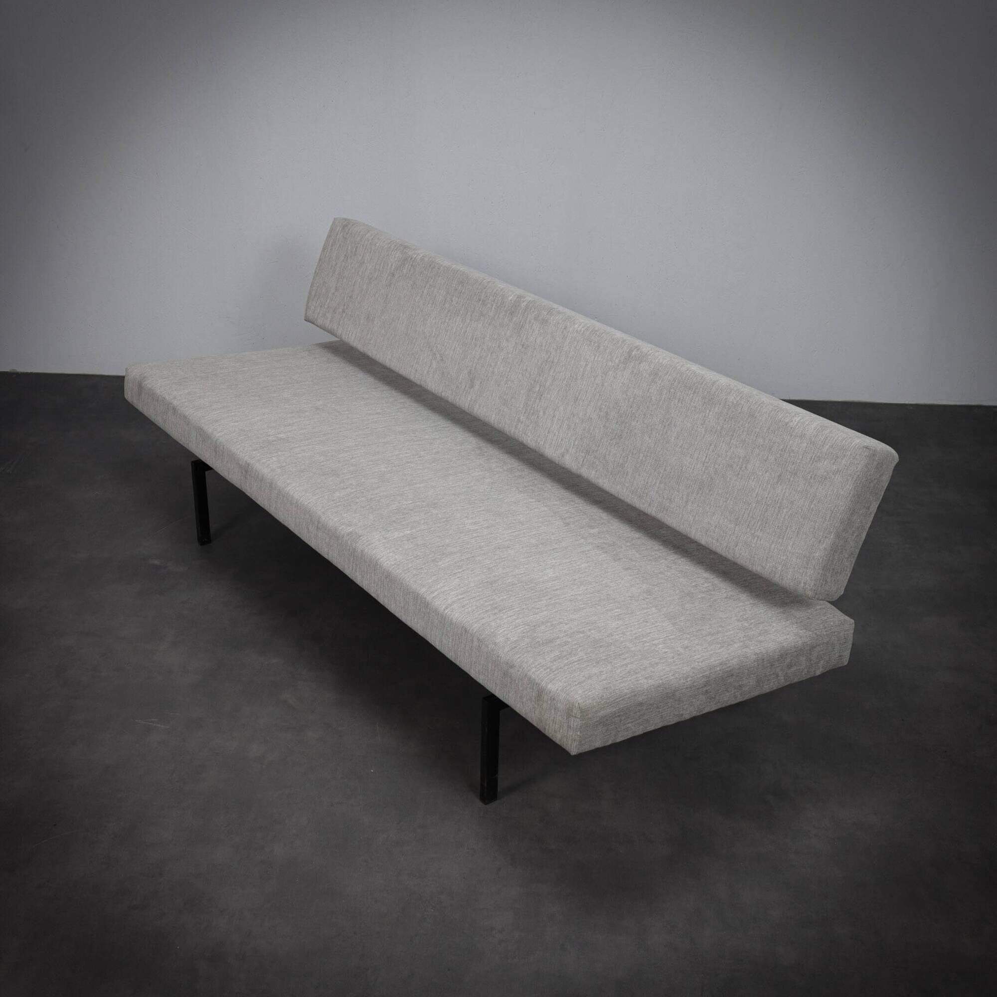Dutch minimalist sofa from the 1950s, model 540 by Gijs van der Sluis for Gispen, 1960s.