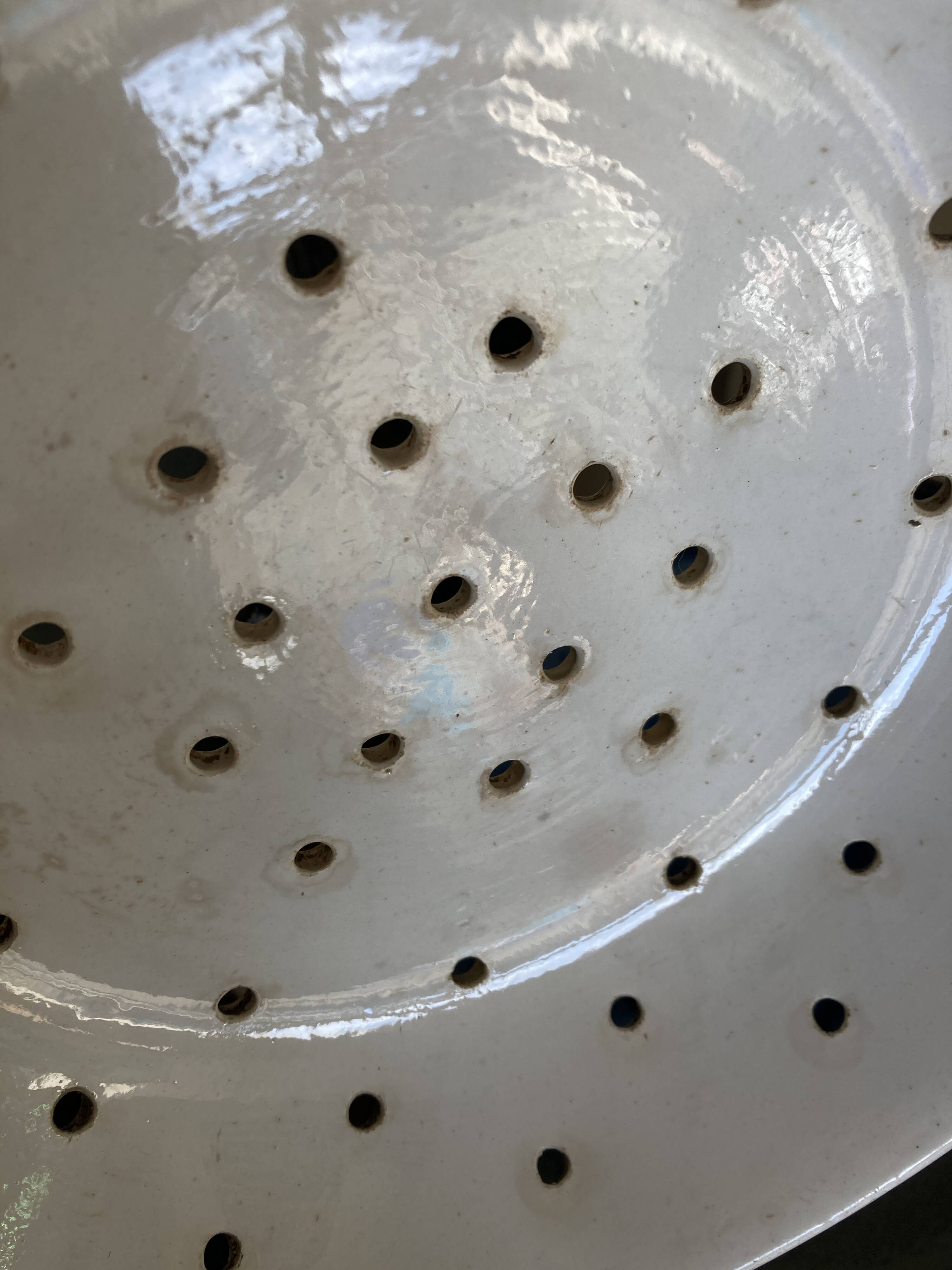 Country plate in ivory earthenware from Sarreguemines, serving dish 1900