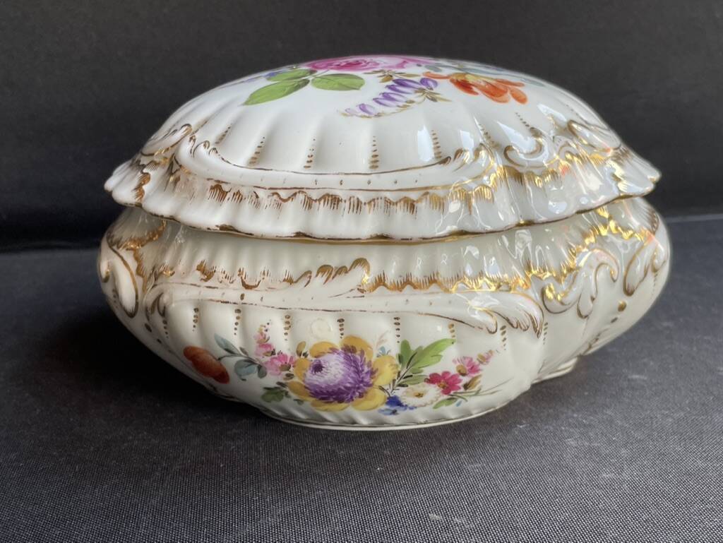 Large candy box – Dresden porcelain (Germany)
