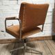 Chaise de bureau pivotante restaurée velours ocre