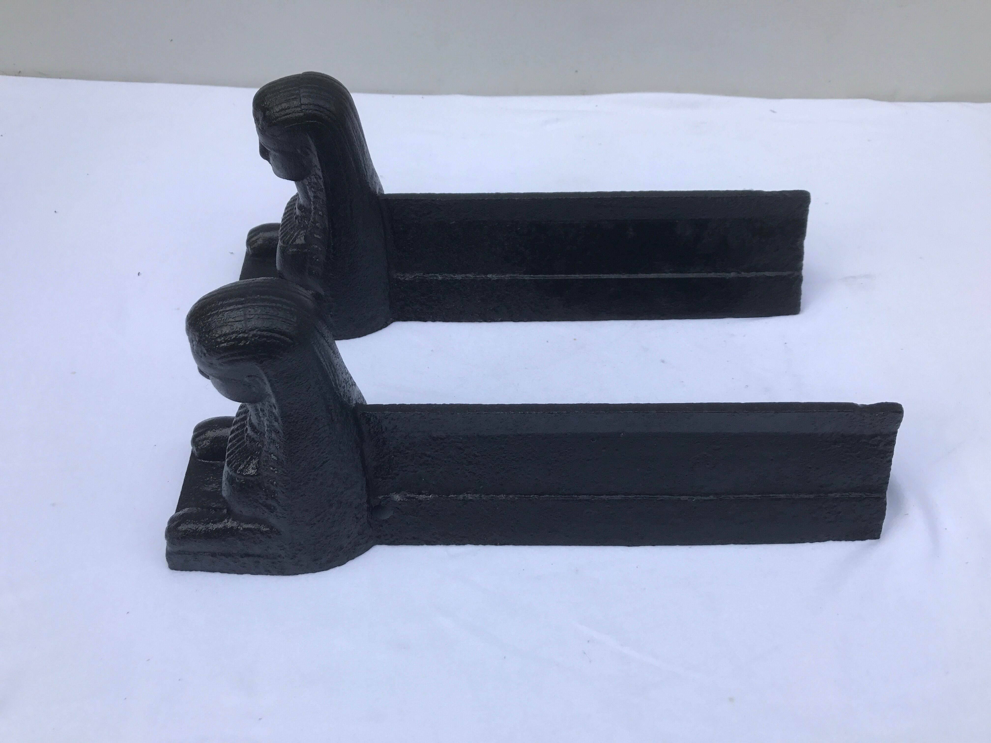 Former Egyptian cast-iron chenet in vintage black metal