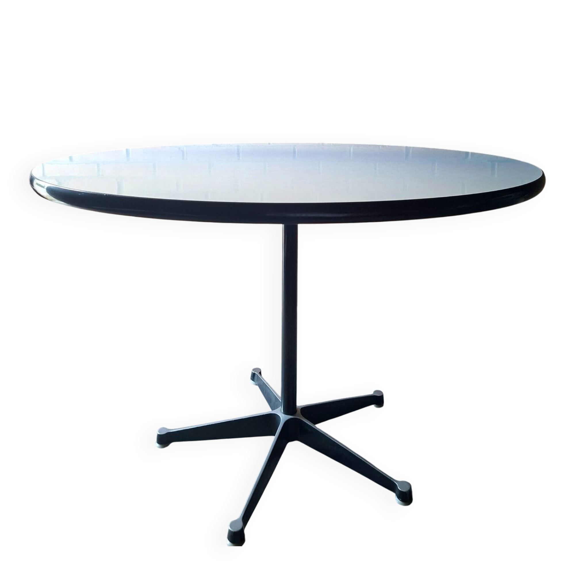 Table Eames 650