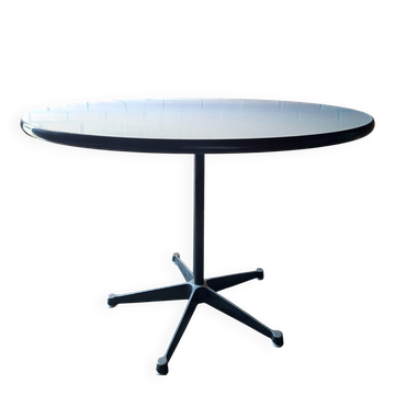 Table Eames 650