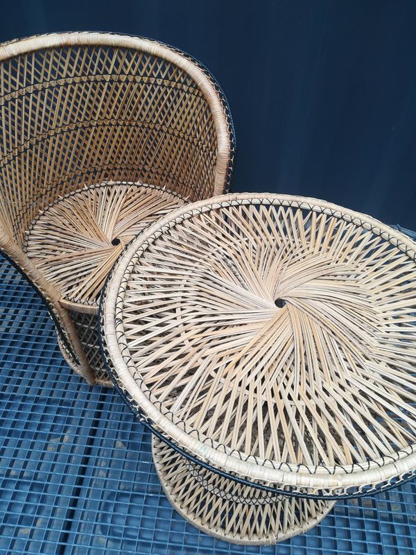 Fauteuil et table Emmanuelle