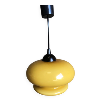 Suspension en opale jaune orangé, 1960/1970