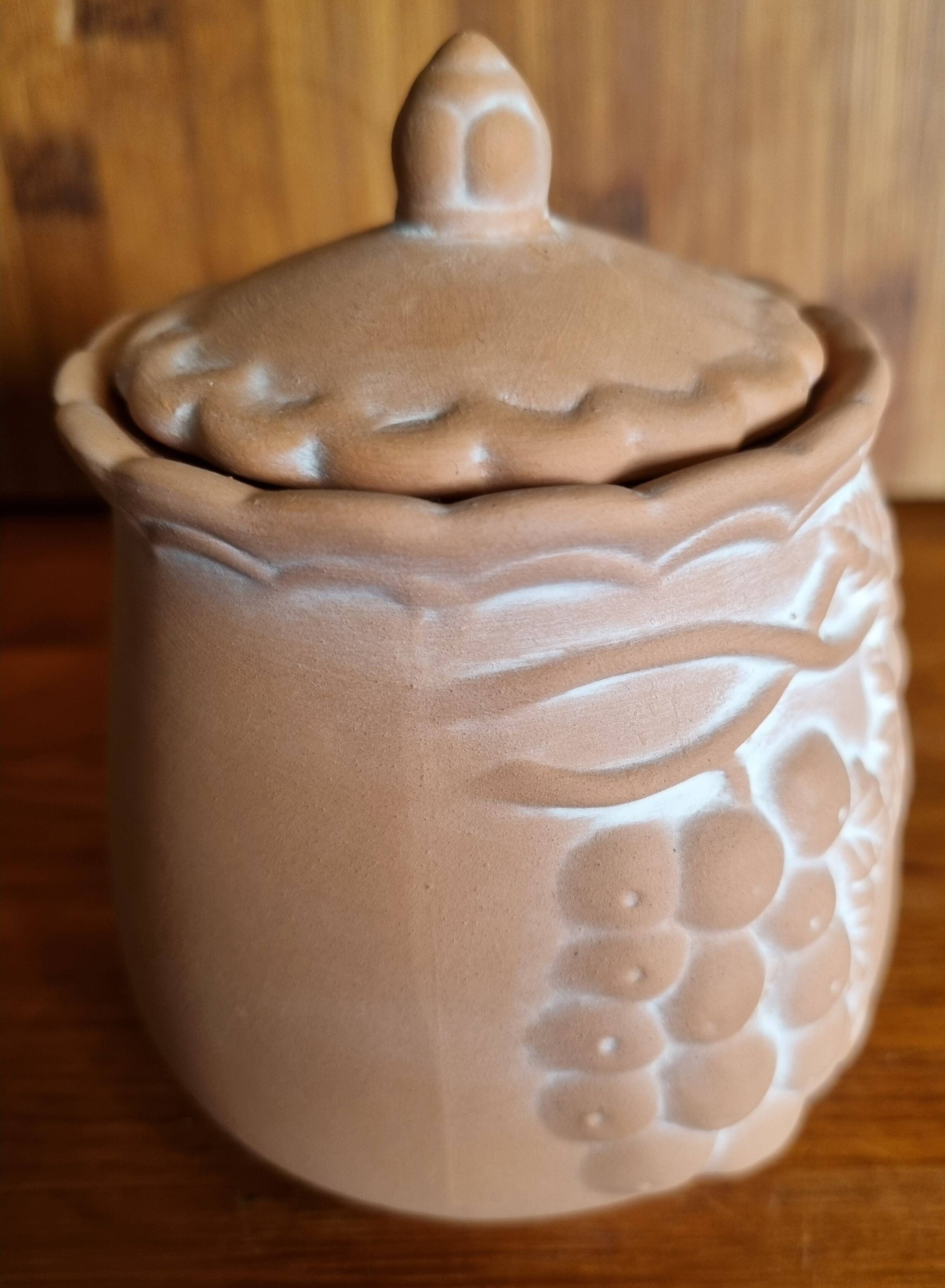 Small terracotta pot with Fruit motif