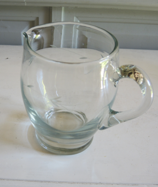 Service de 33 verres à pied et carafe