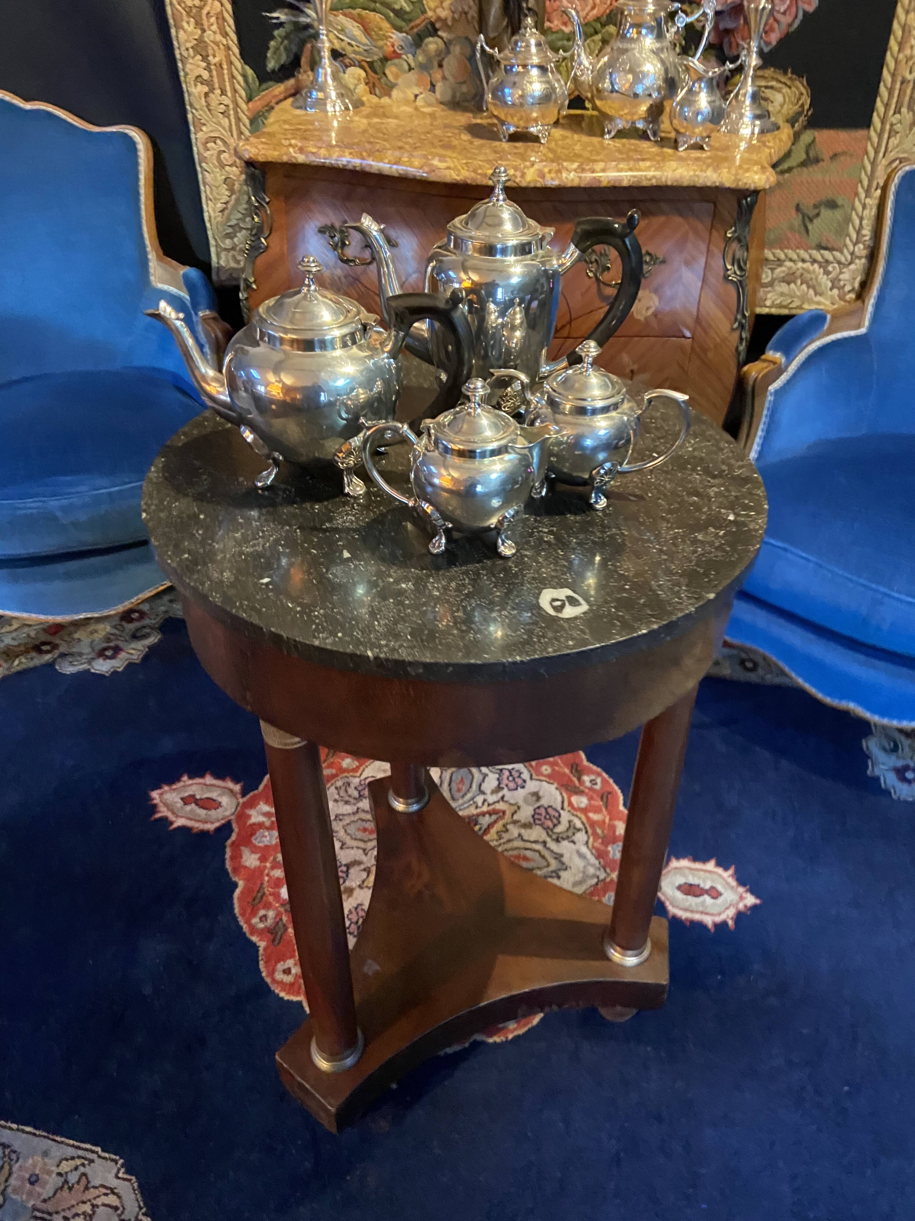 Empire circular pedestal table on 3 columns in mahogany with bronze marble top X