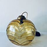 Amber glass ball suspension