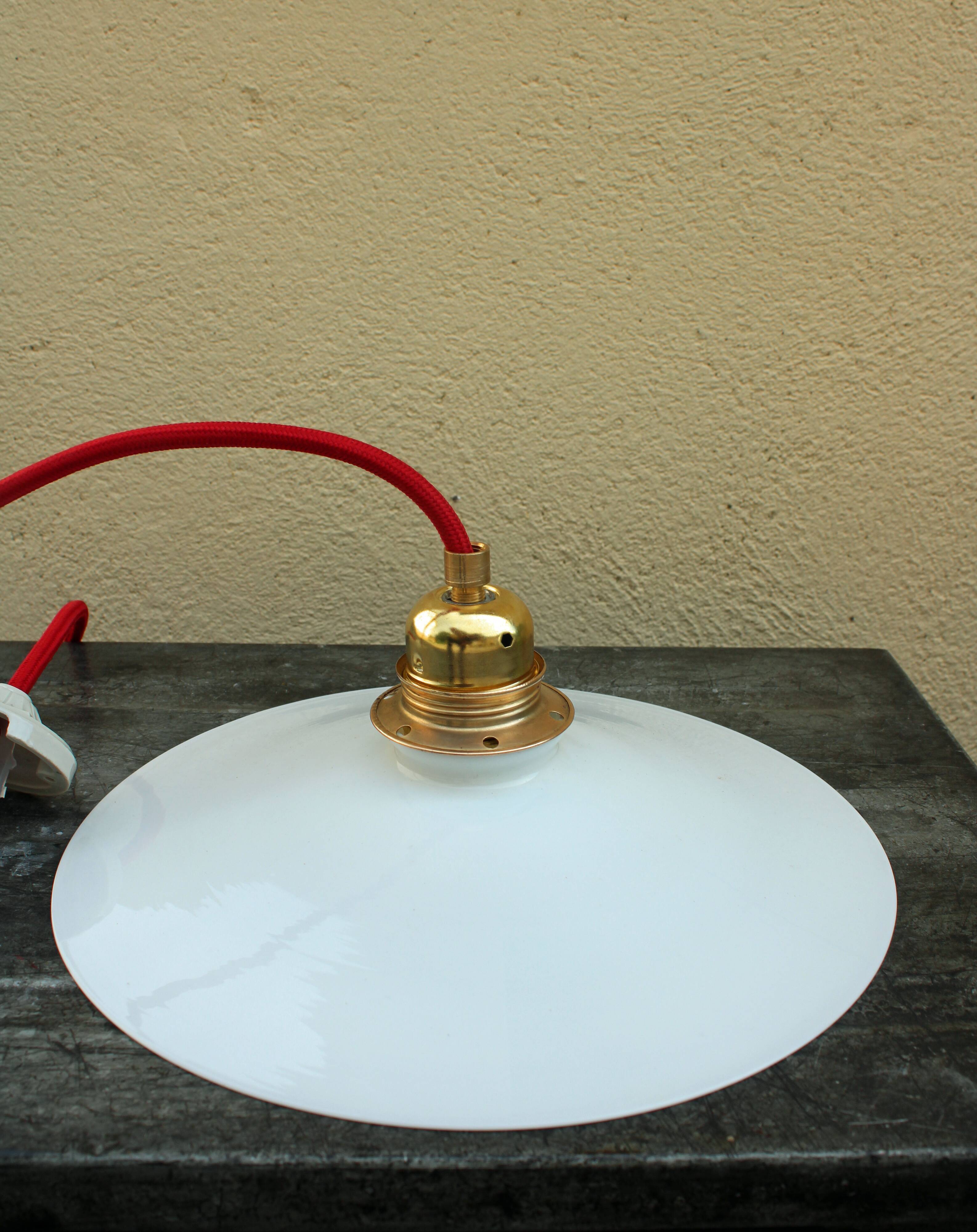 Hanging in white opaline