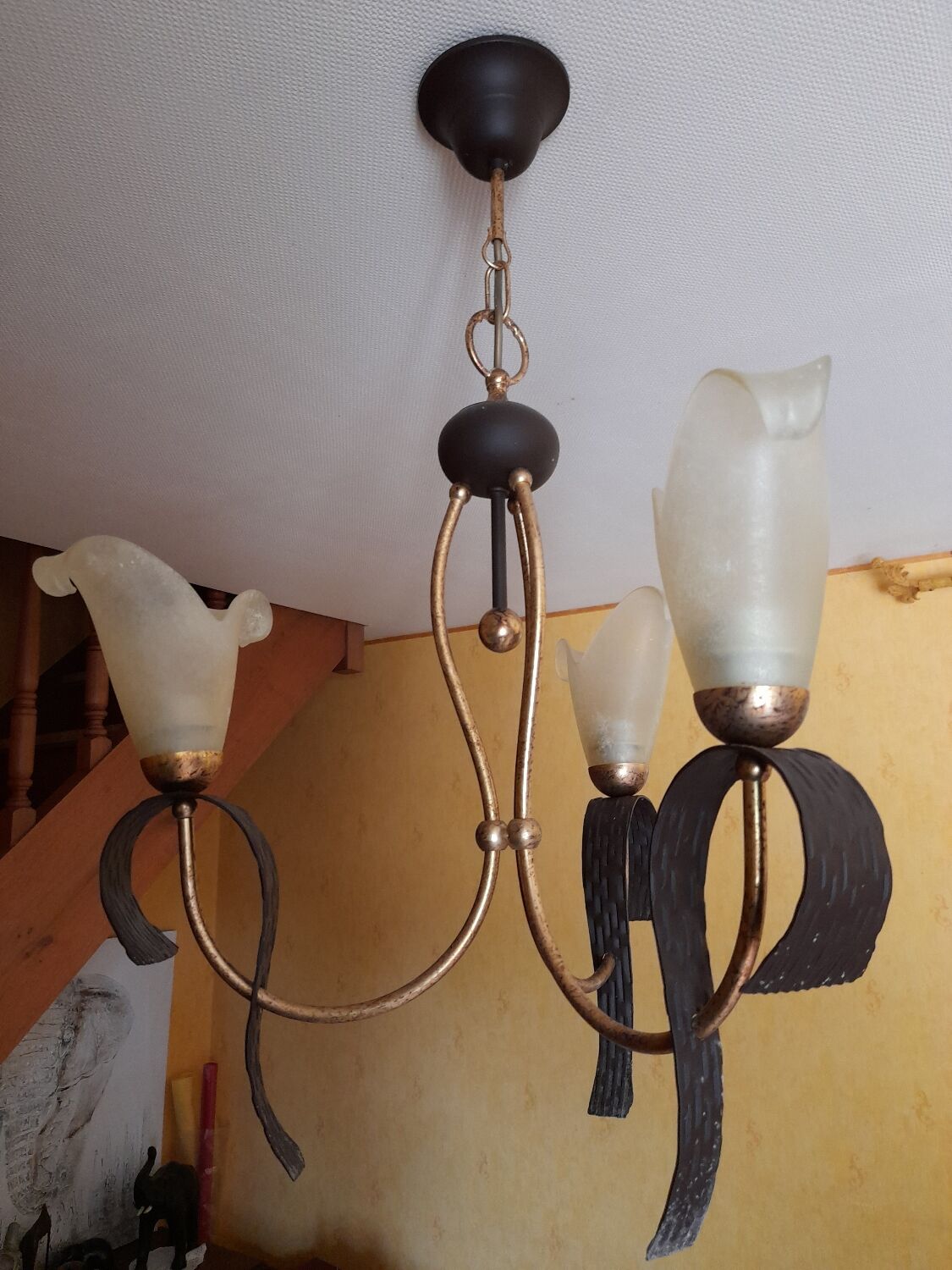 Lustre suspension 3 bras authentique année 1980 en métal et verre poli