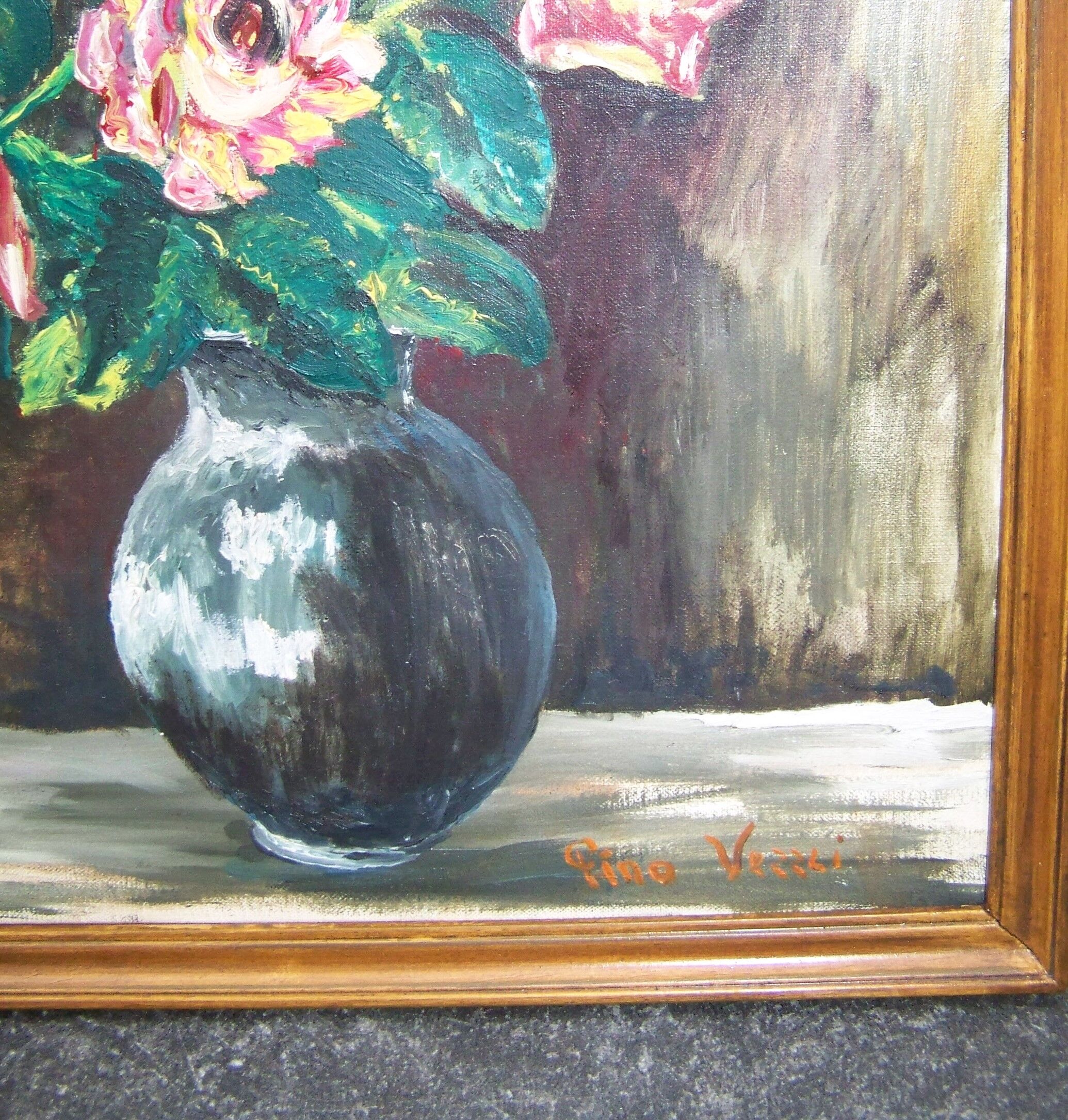 Table: bouquet of roses