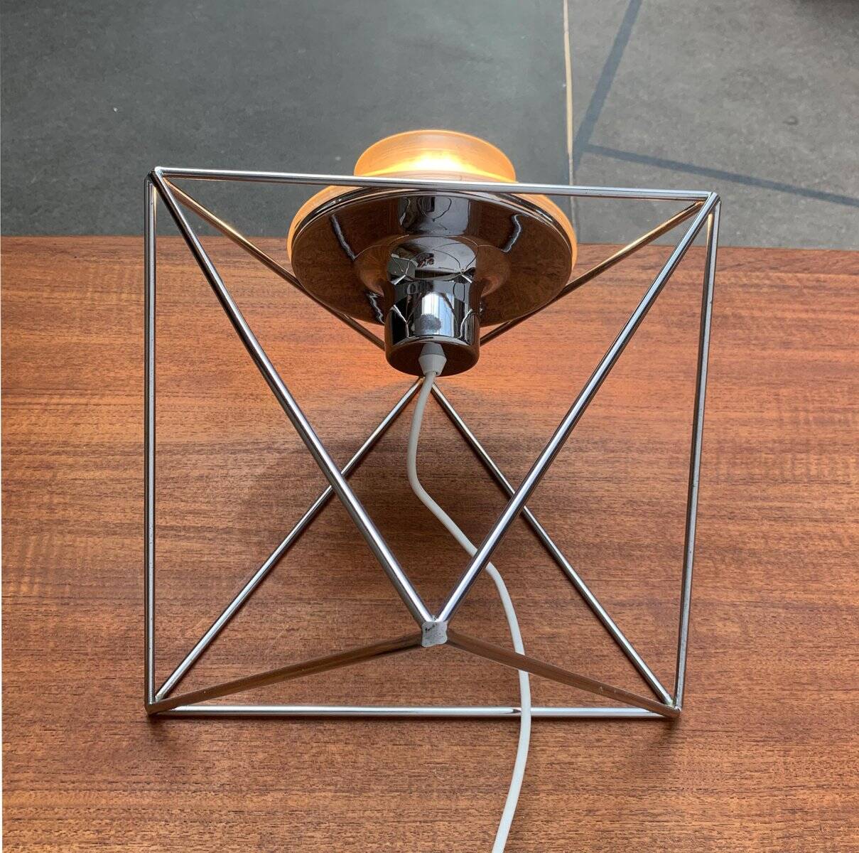 Poliedra table lamp from the Italian space age by Felice Ragazzo for Guzzini