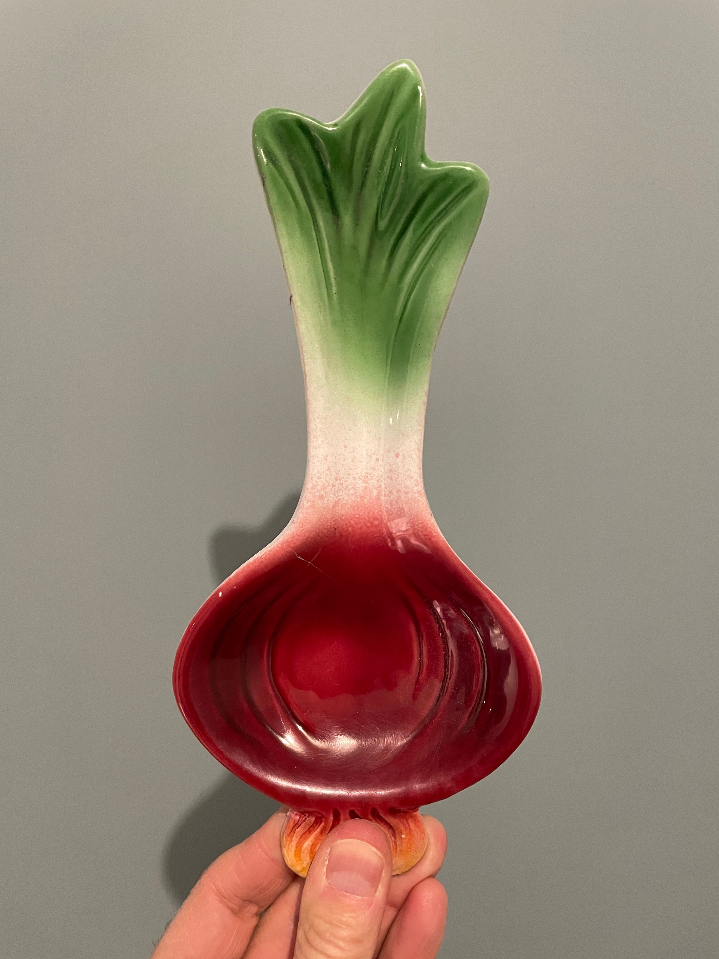 Aperitif ramequin in the shape of radishes