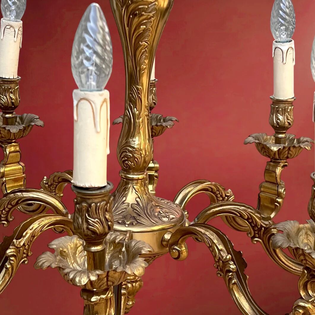 Lustre ancien en laiton doré massif style Louis XV rocaille à 8 feux – années 50 70