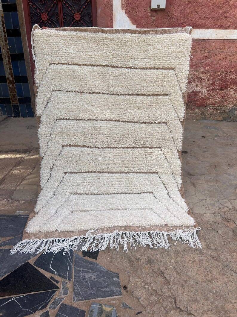 Traditional handmade pure wool rug, size 150/250 cm.
