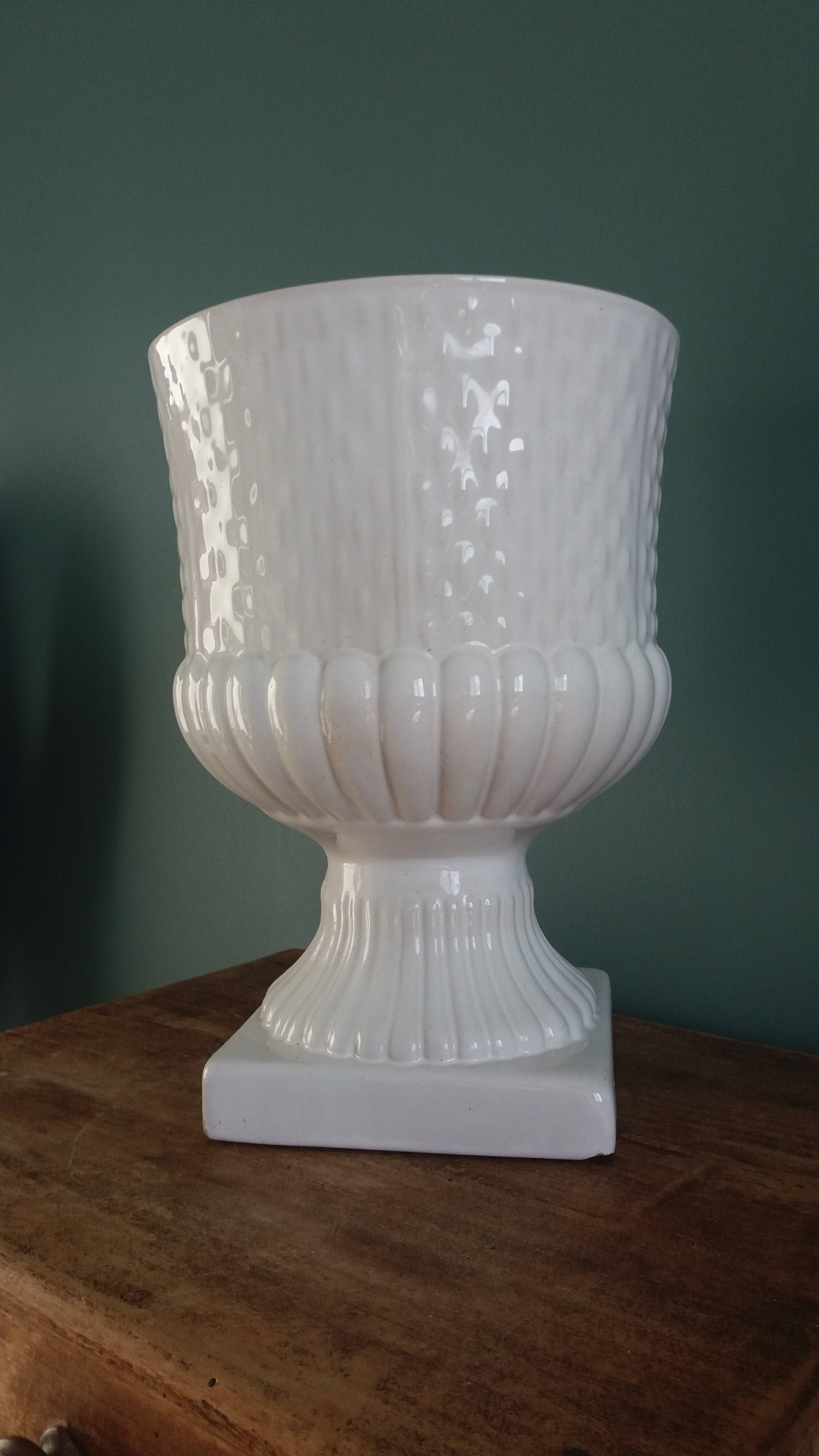 Médicis planter pot vase Saint Clément France Pompadour