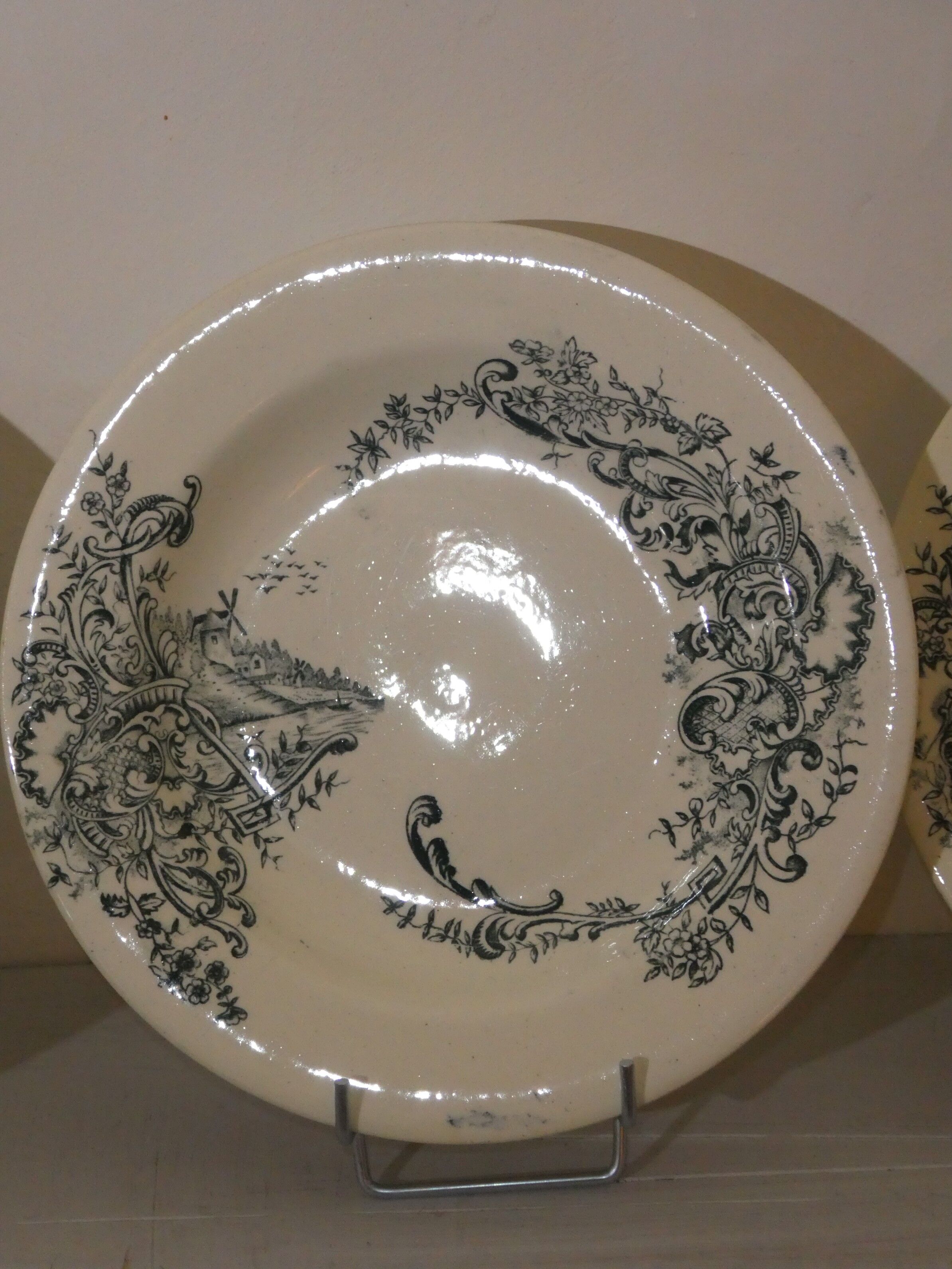 Lot of 12 salins plates