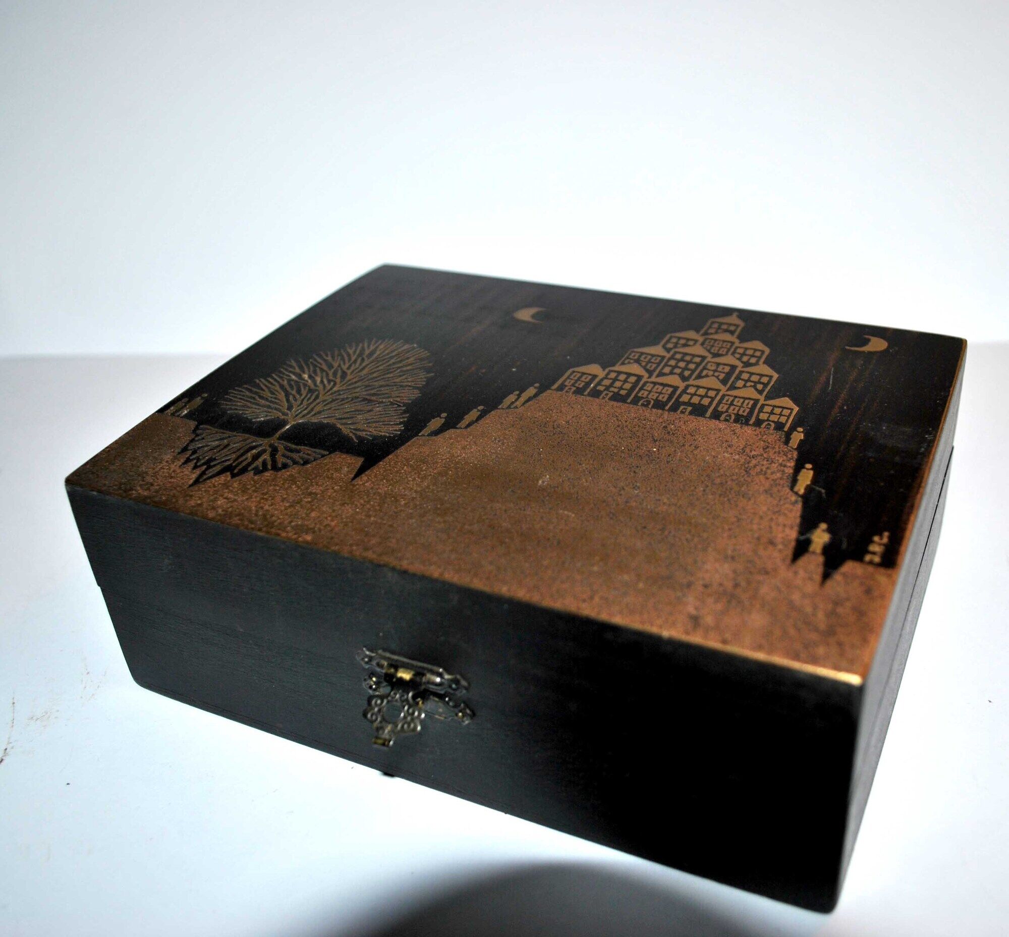 Box modernist box in wood and brass engraved DESIGN Artist JP Chevalier Dinanderie