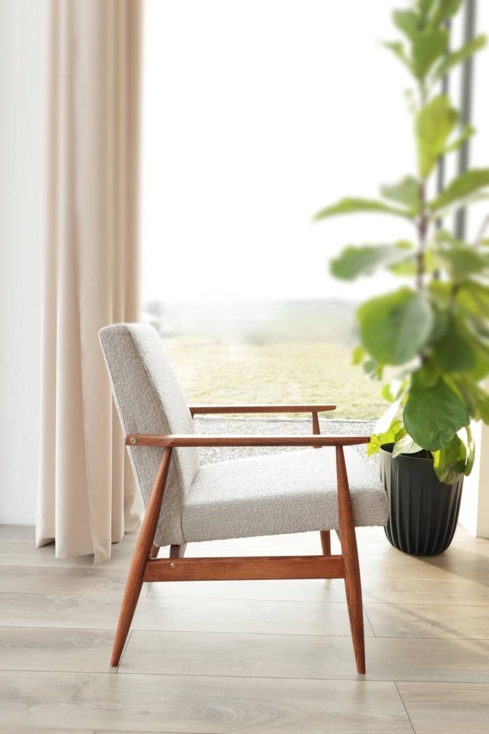 Fauteuil bouclé vintage bois couleur noyer tissu gris champagne design mid