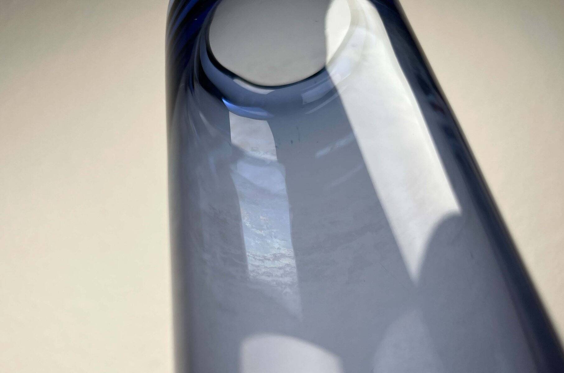 Blue glass vase from the Danish Mid-Century Modern Labrador series by Per Lütken for Holmegaard, 1950s.