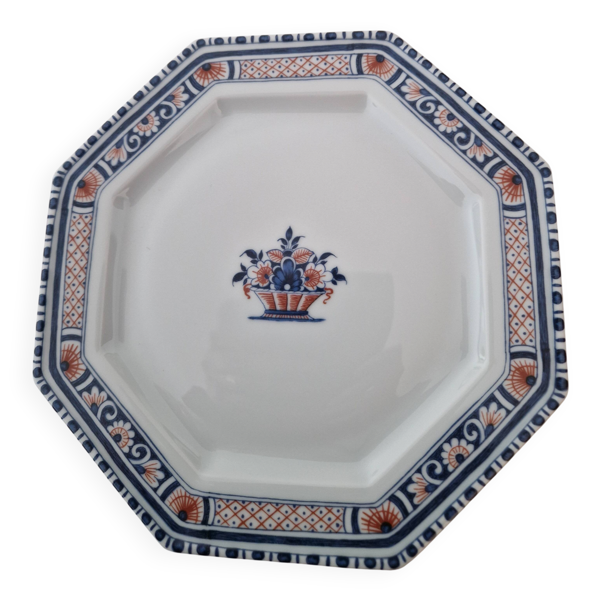 Set of Limoges porcelain dessert dishes.