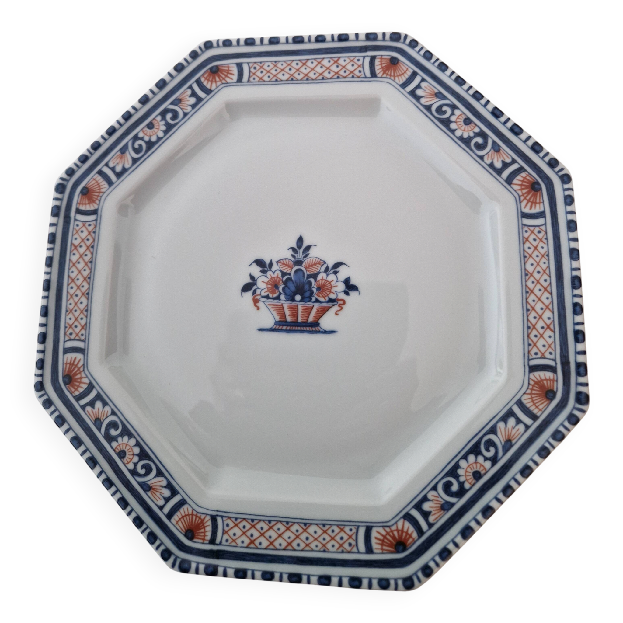 Set of Limoges porcelain dessert dishes.
