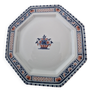 Set of Limoges porcelain dessert dishes.