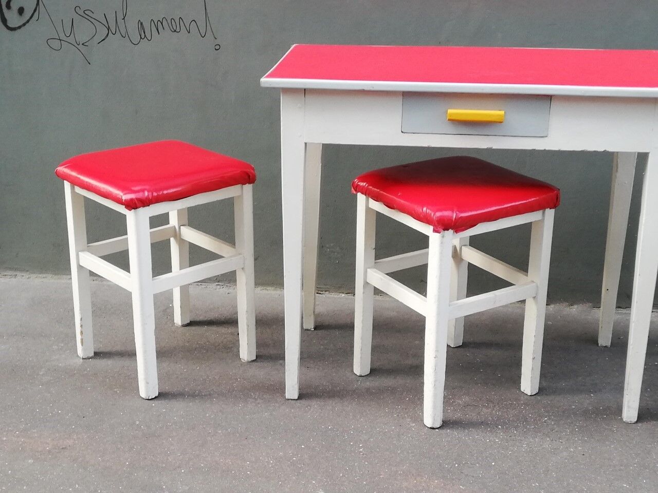 Table with two vintage matching stools