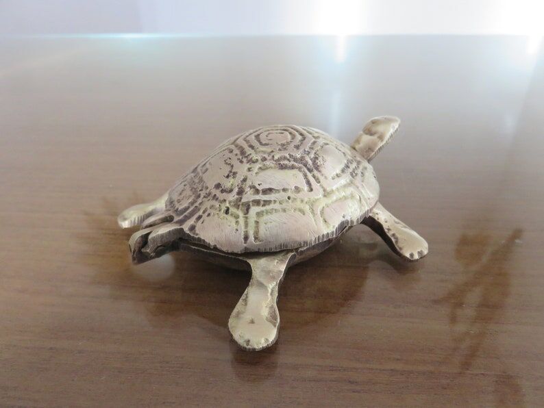 Ashtray " turtle " in brass 70s