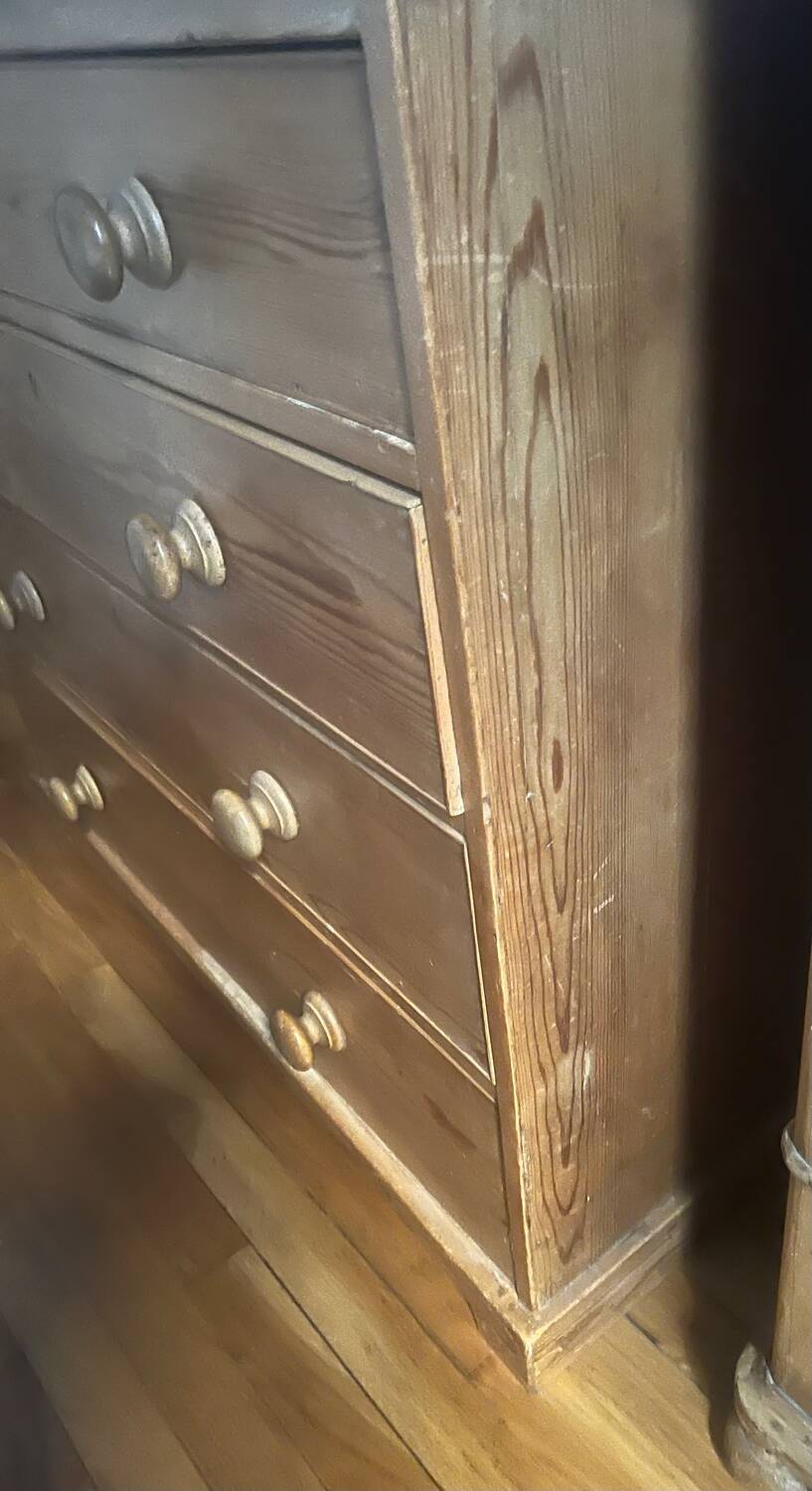 Chest of drawers