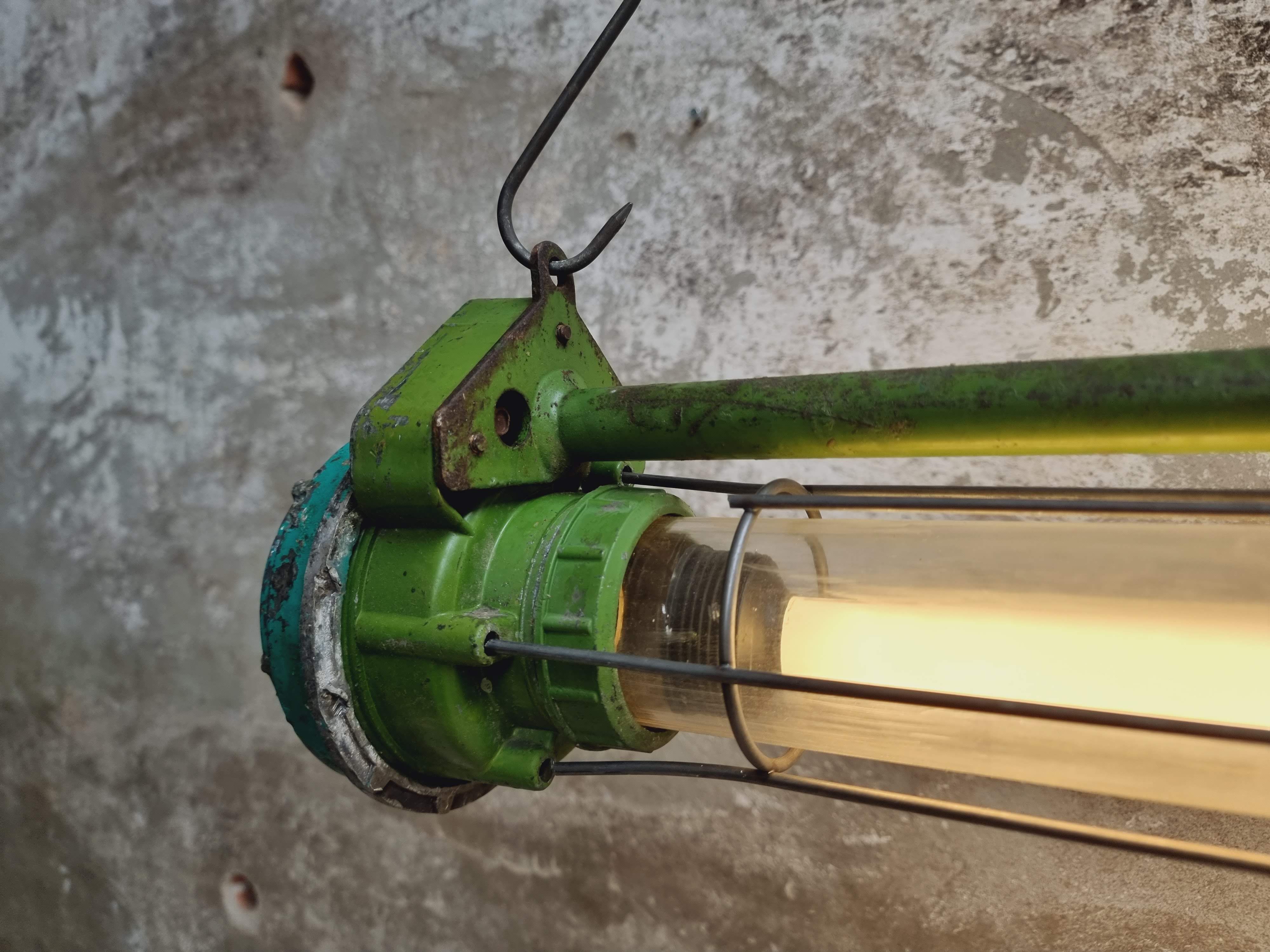 Lampe minière 147 cm de long