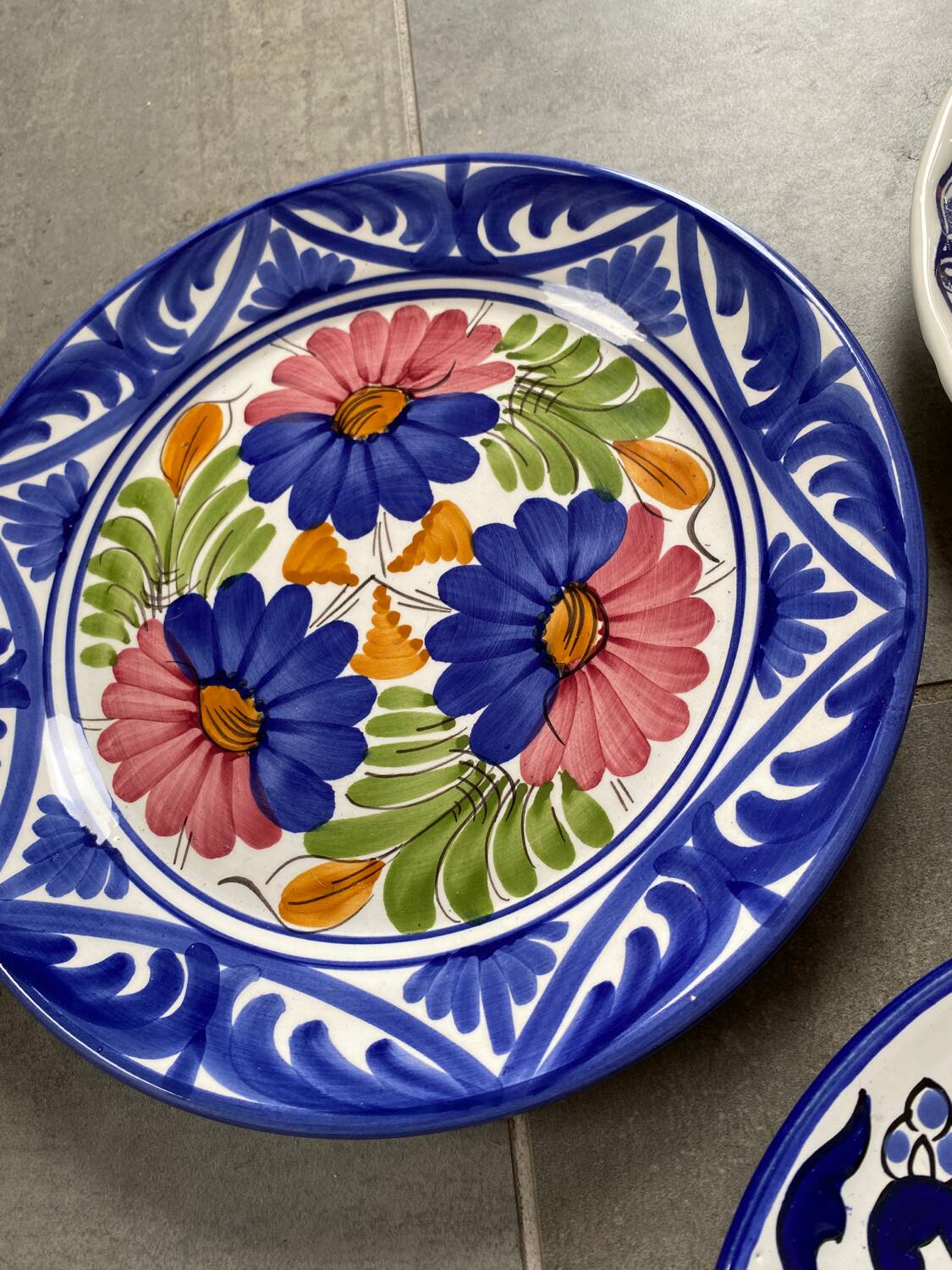 Trio d’assiettes décoratives bleues