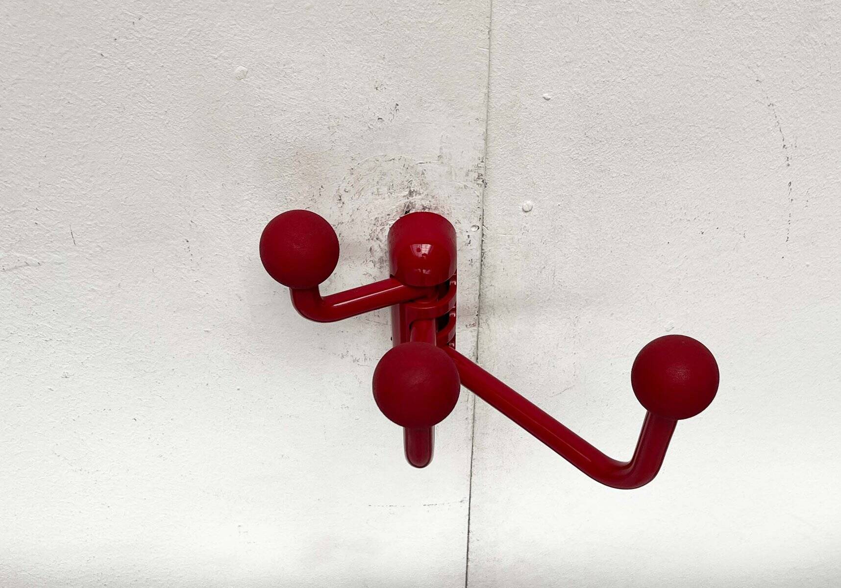 Postmodern Italian folding coat rack by Patrizia Angeloni for Confalonieri, 1980s.