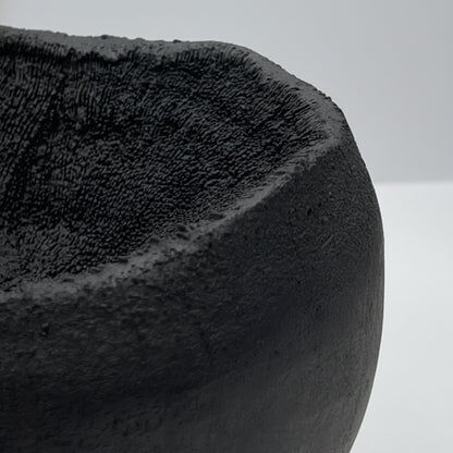 Omuro - artisanal pot in mineral cement