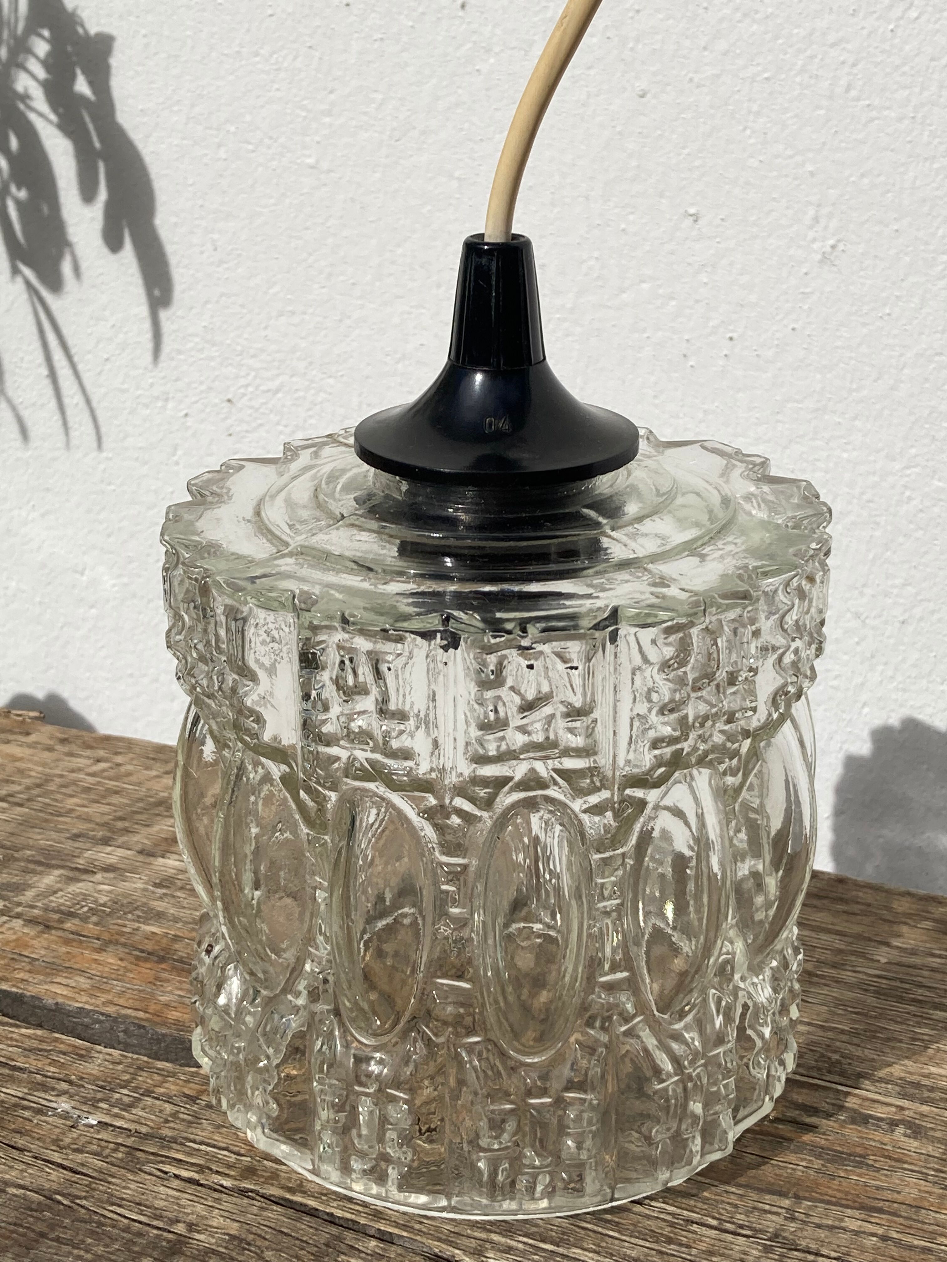 Suspension in molded glass 70s