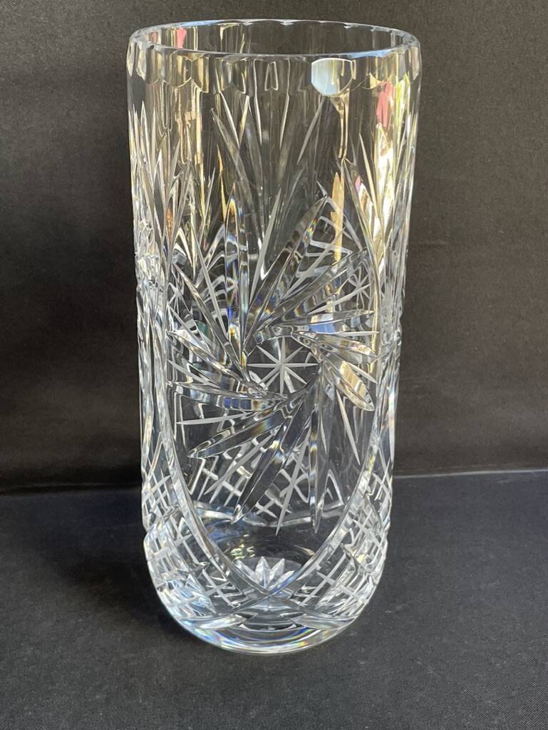 Cylindrical vase – handmade cut crystal