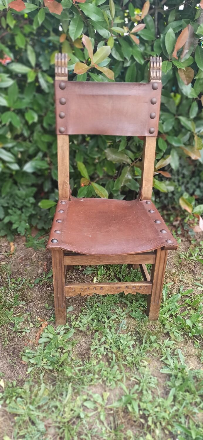 Lot 4 chaises espagnoles en cuir et bois