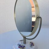 Mirror on foot