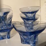 Coupes en verre bleu