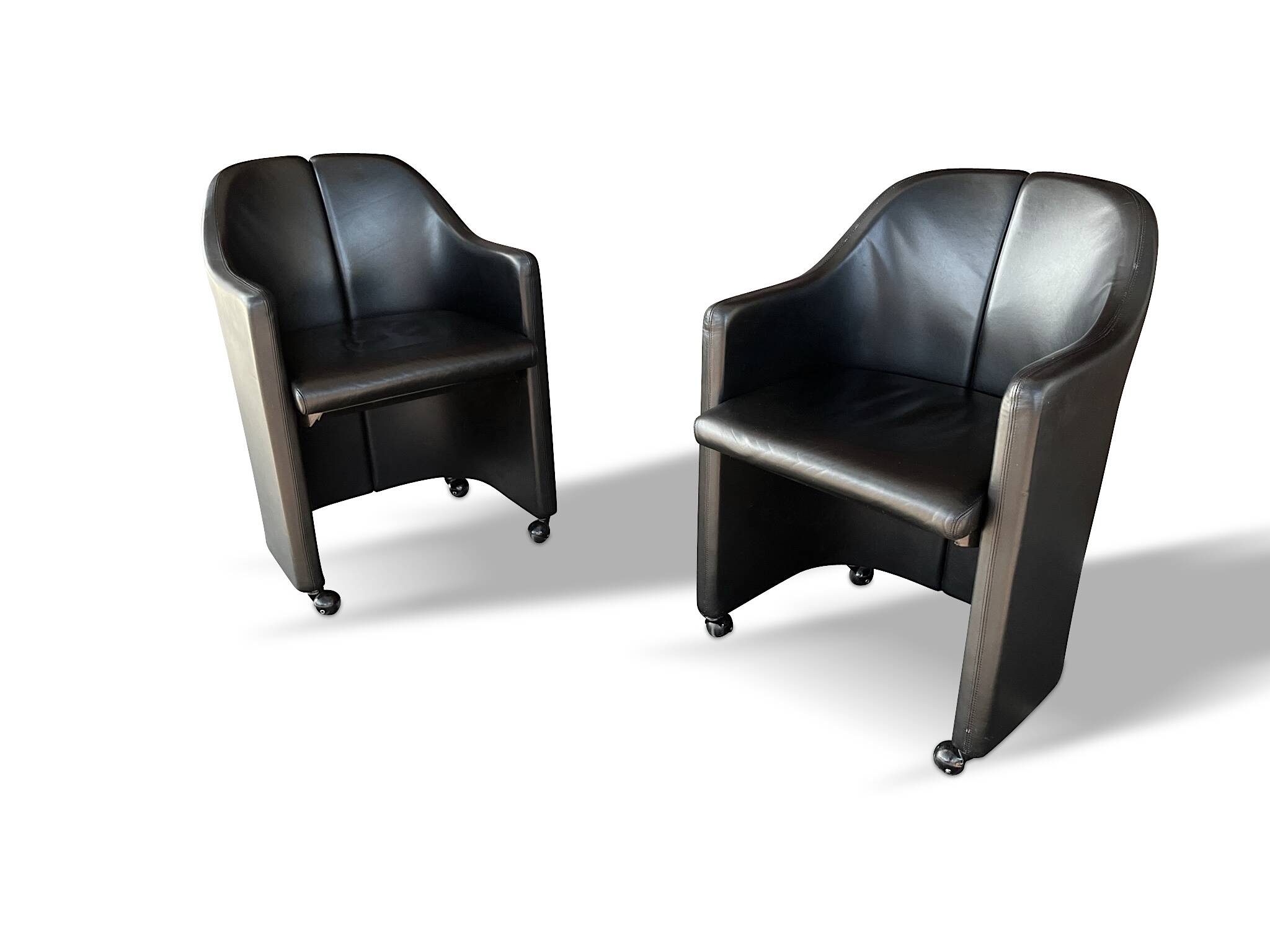 Pair of “S142” armchairs by Eugenio Gerli for Tecno – black leather