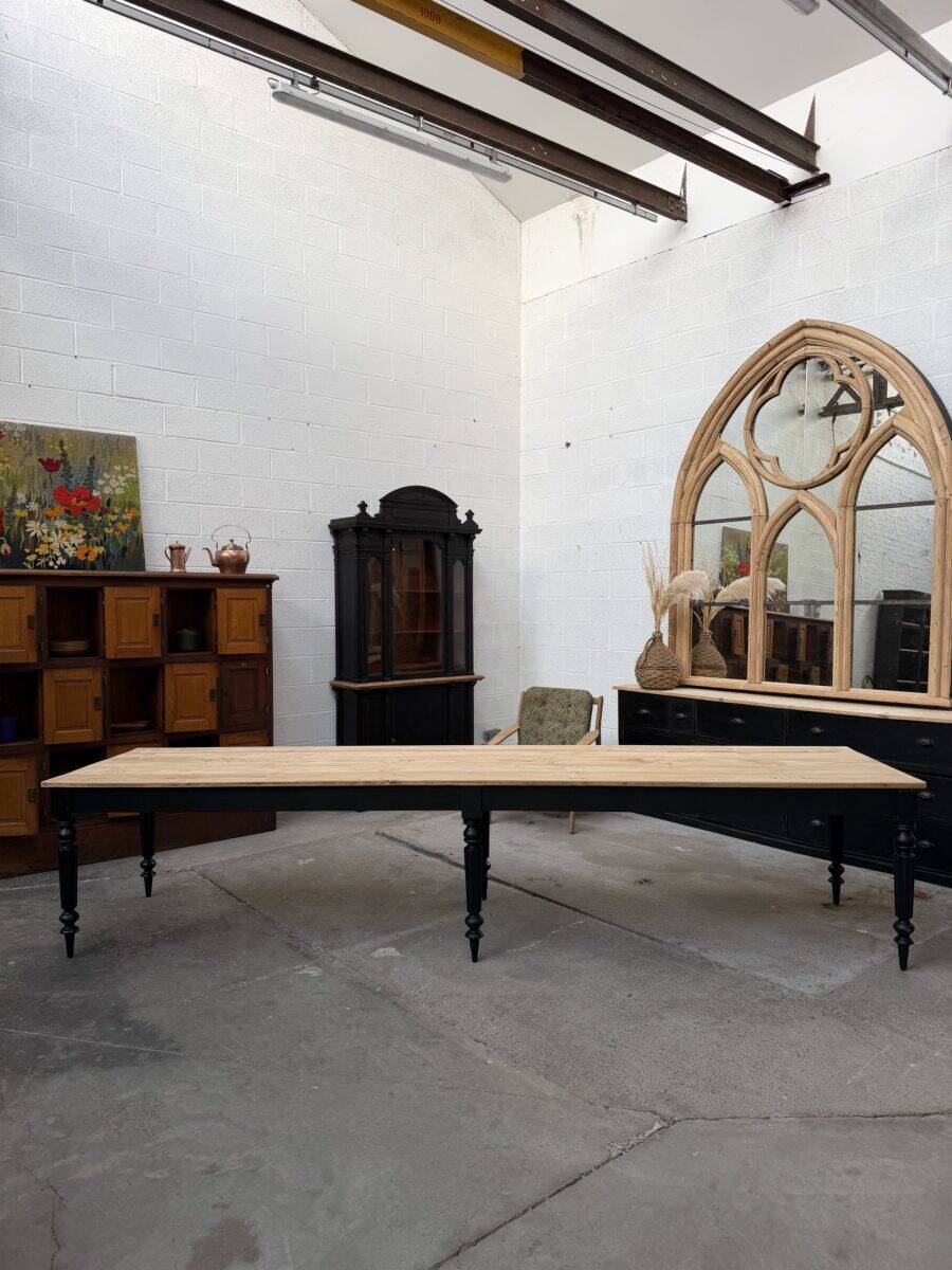 Large community table